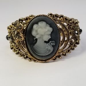 Vintage Style Cameo Rhinestone Stretch Bracelet